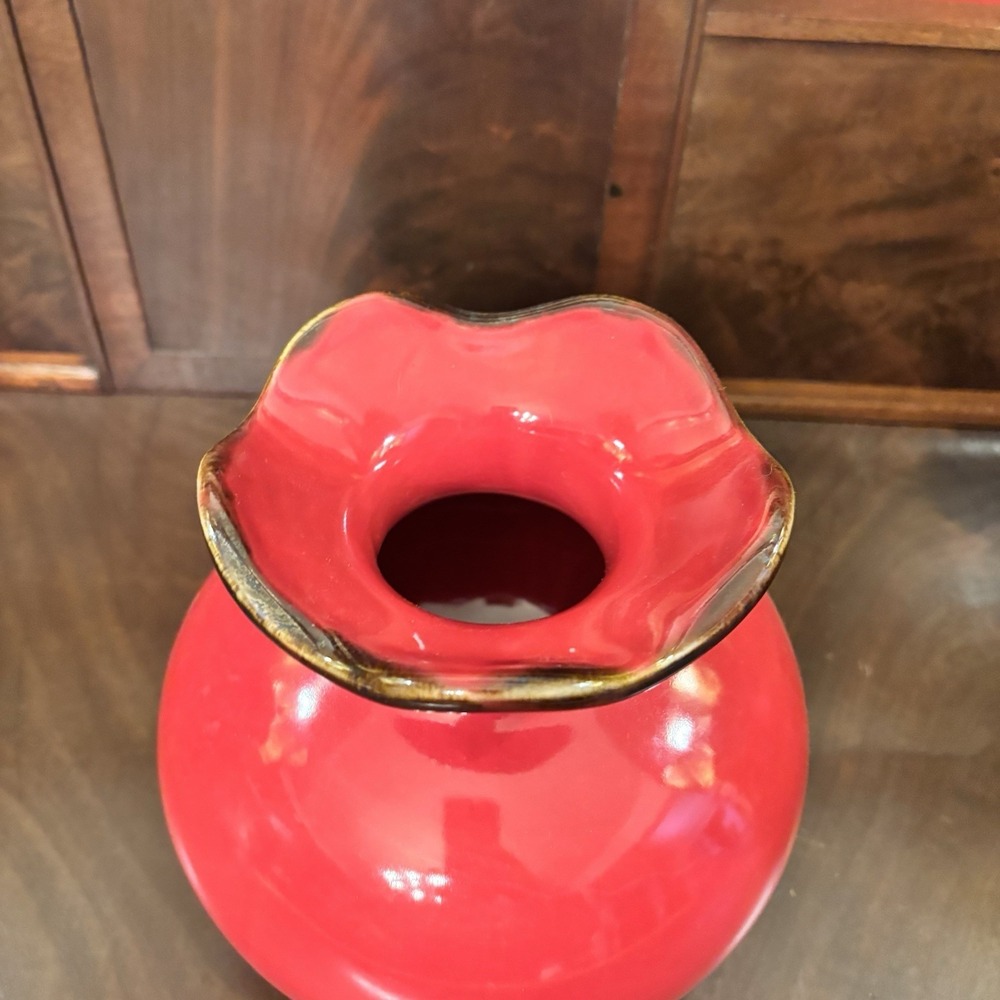 Southern Living at Home Cinnabar Red Ruffle Vase‎ Gold Trim Portugal 6.5" - Picture 2 of 6
